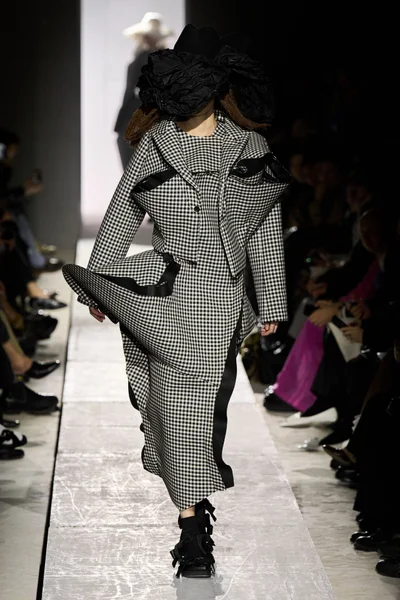 Look 3